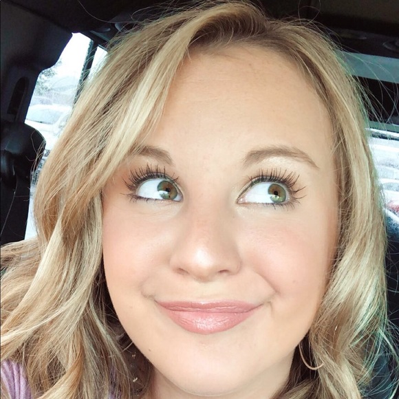 Meet your Posher, Leah - Picture 1 of 1